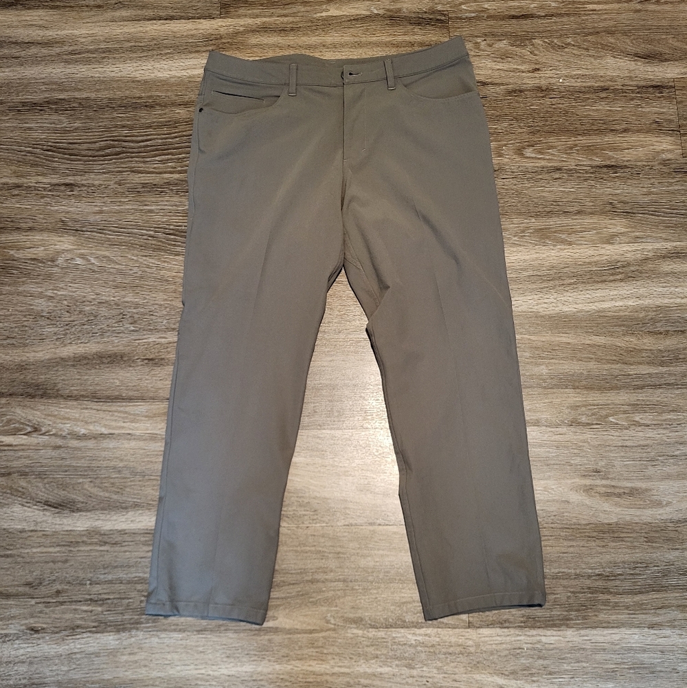 lululemon athletica Men's Gray Chinos